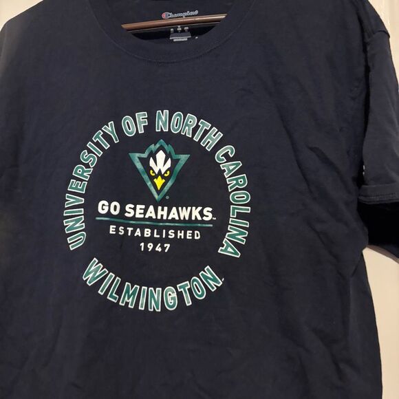University Of North Carolina Wilmington Size Large Champion T-Shirt - Picture 2 of 4